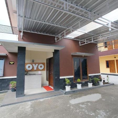 Oyo 347 Bayang Brothers Guest House Maguwo Экстерьер фото
