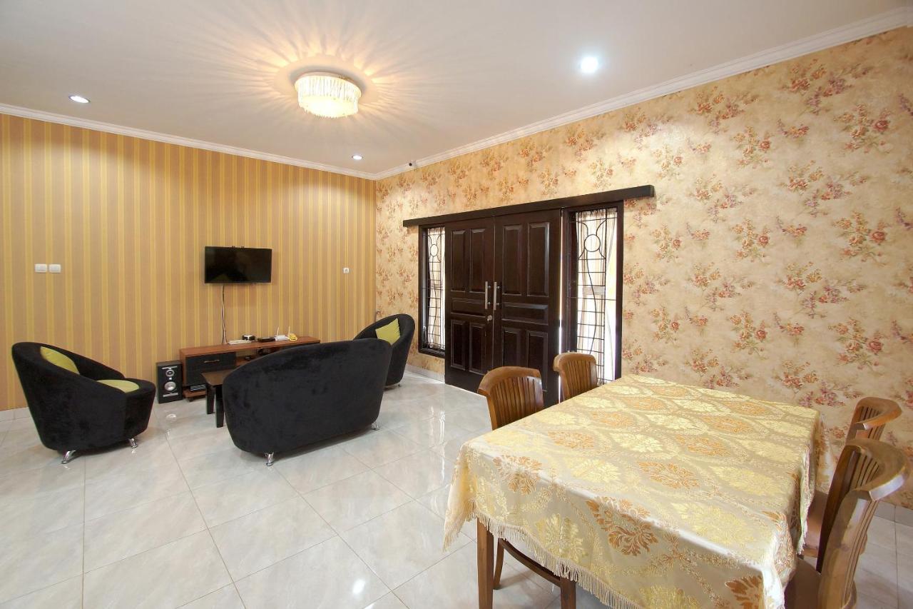 Oyo 347 Bayang Brothers Guest House Maguwo Экстерьер фото